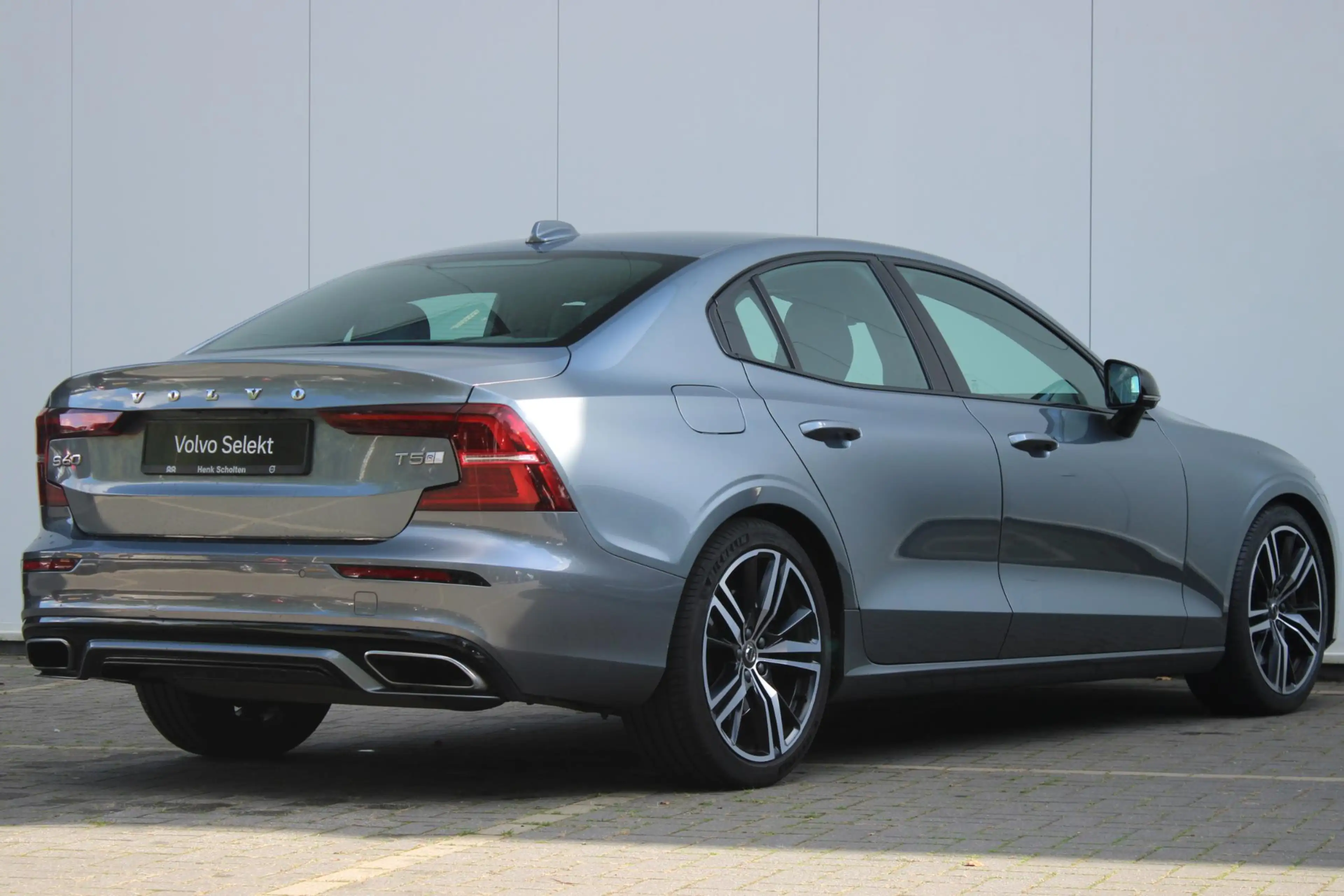 Volvo S60 T5 Intro Edition | Adaptive Cruise Control | BLIS — photo 2