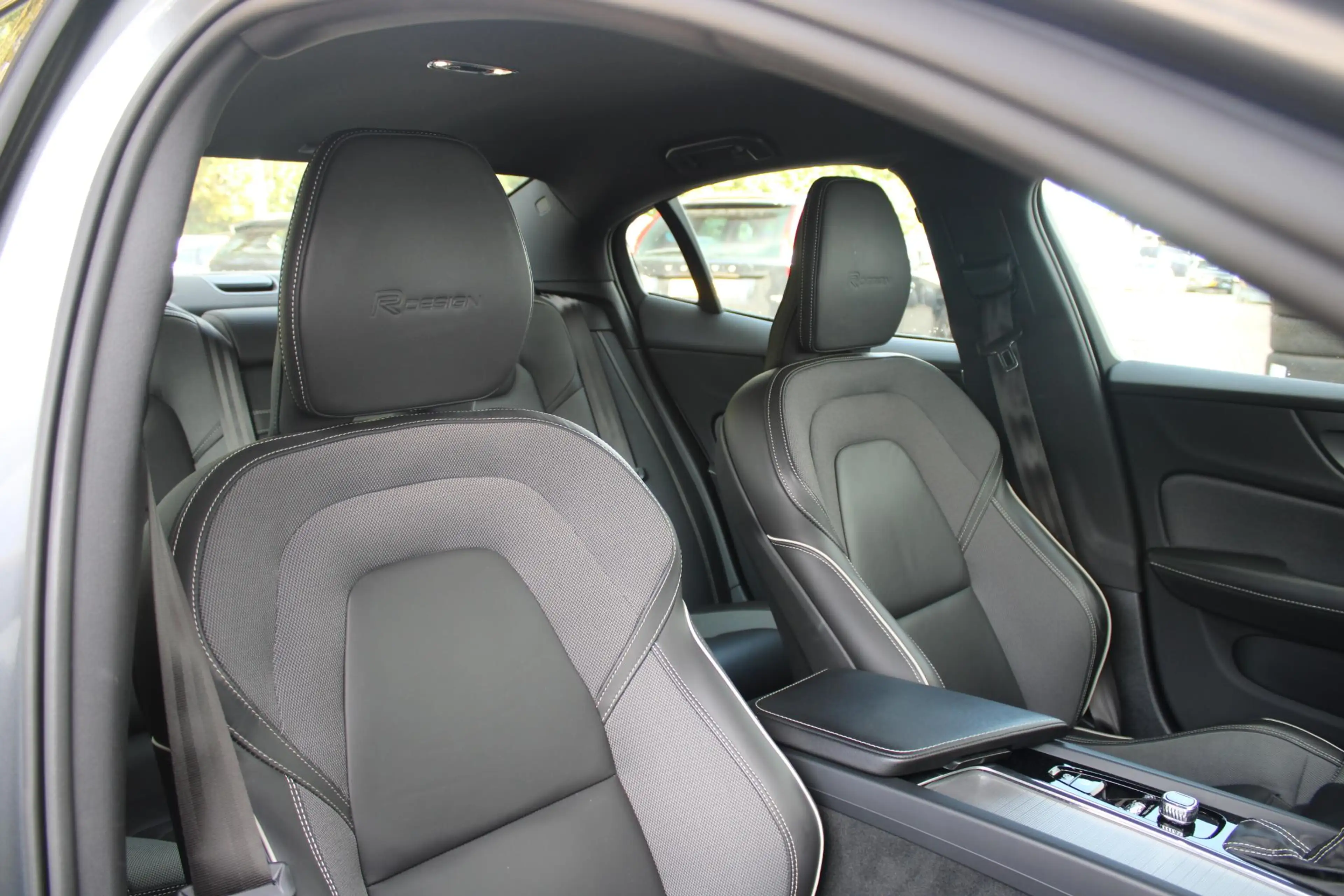 Volvo S60 T5 Intro Edition | Adaptive Cruise Control | BLIS — photo 5