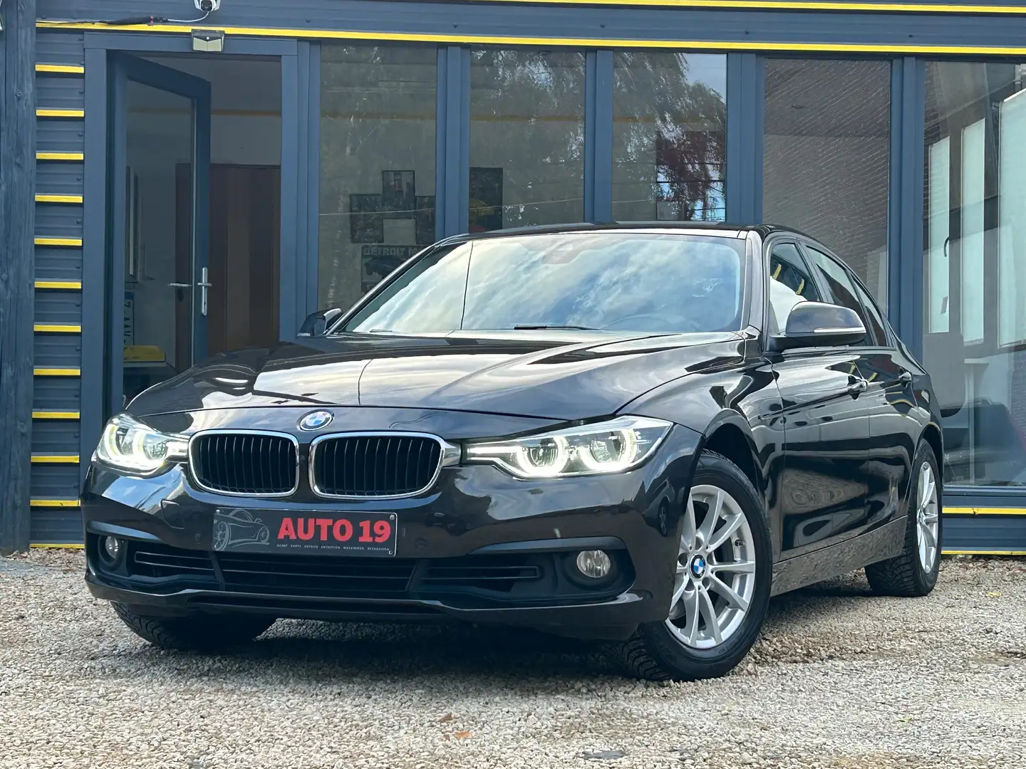 BMW 318 318iA Noir - 2