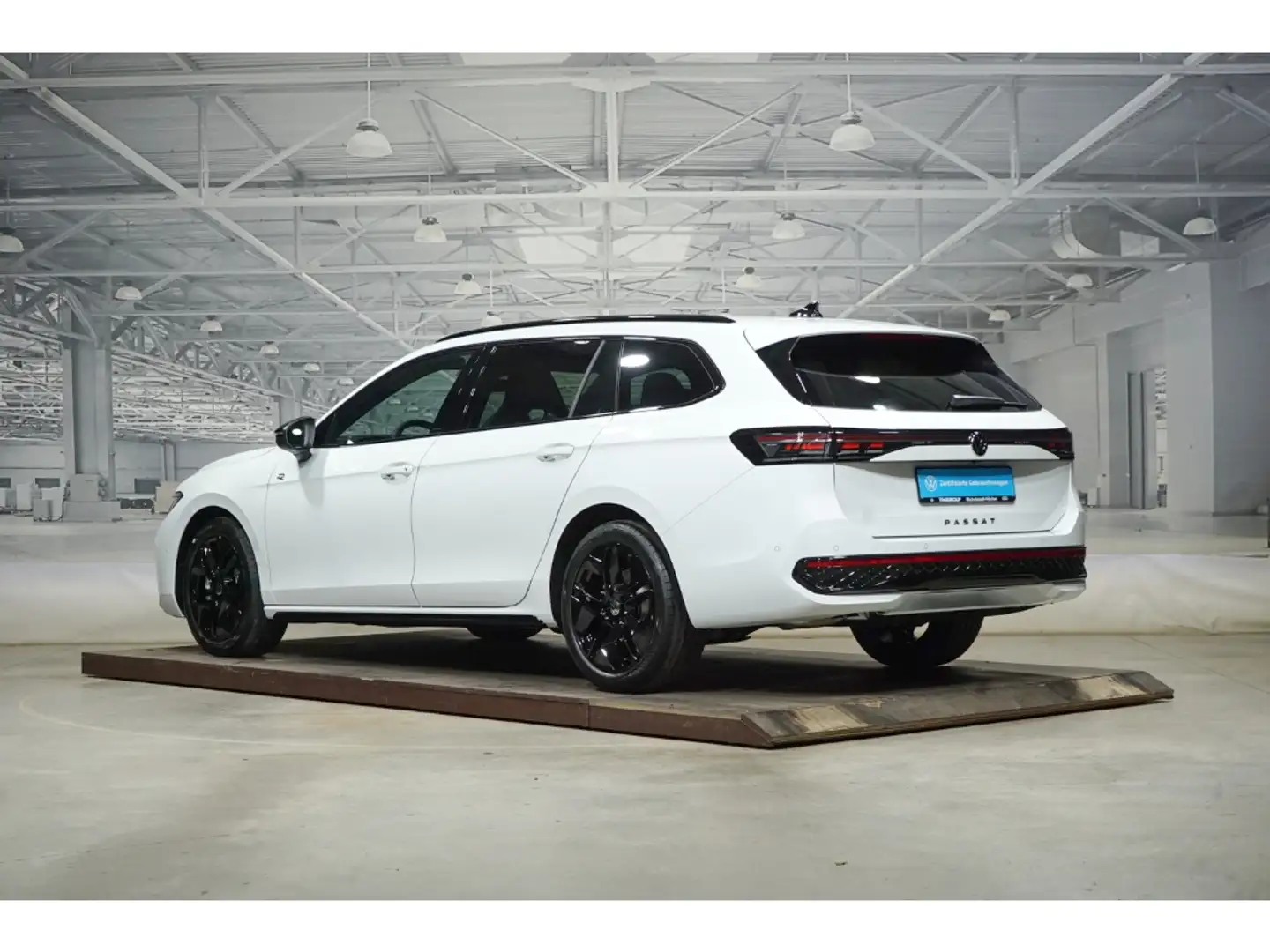 Volkswagen Passat Variant R-Line 2.0 TDI 4M BlackStyle AHK PA Weiß - 2