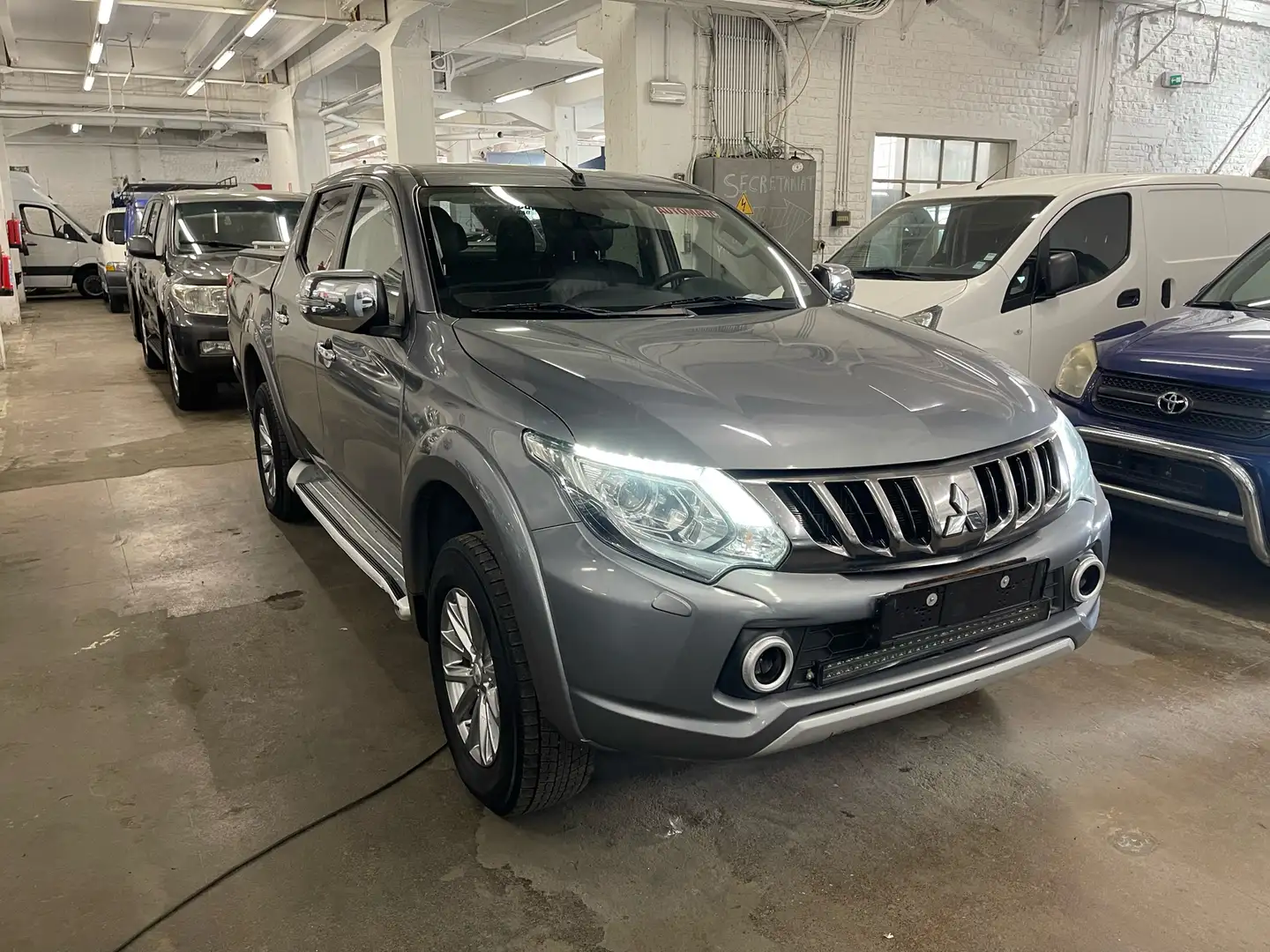 Mitsubishi L200 2.4 DI-D 4WD Intense (EU6) EXPORT - 2