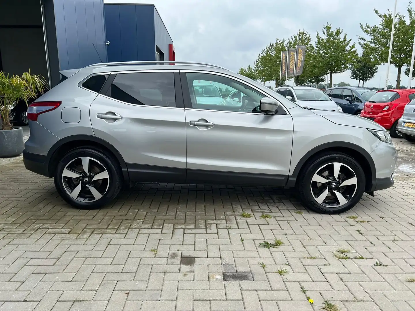 Nissan Qashqai 1.2 Connect Edition / NAP! / CAMERA / PANO / CRUIS Grau - 2
