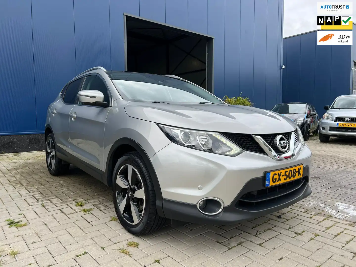 Nissan Qashqai 1.2 Connect Edition / NAP! / CAMERA / PANO / CRUIS Grau - 1
