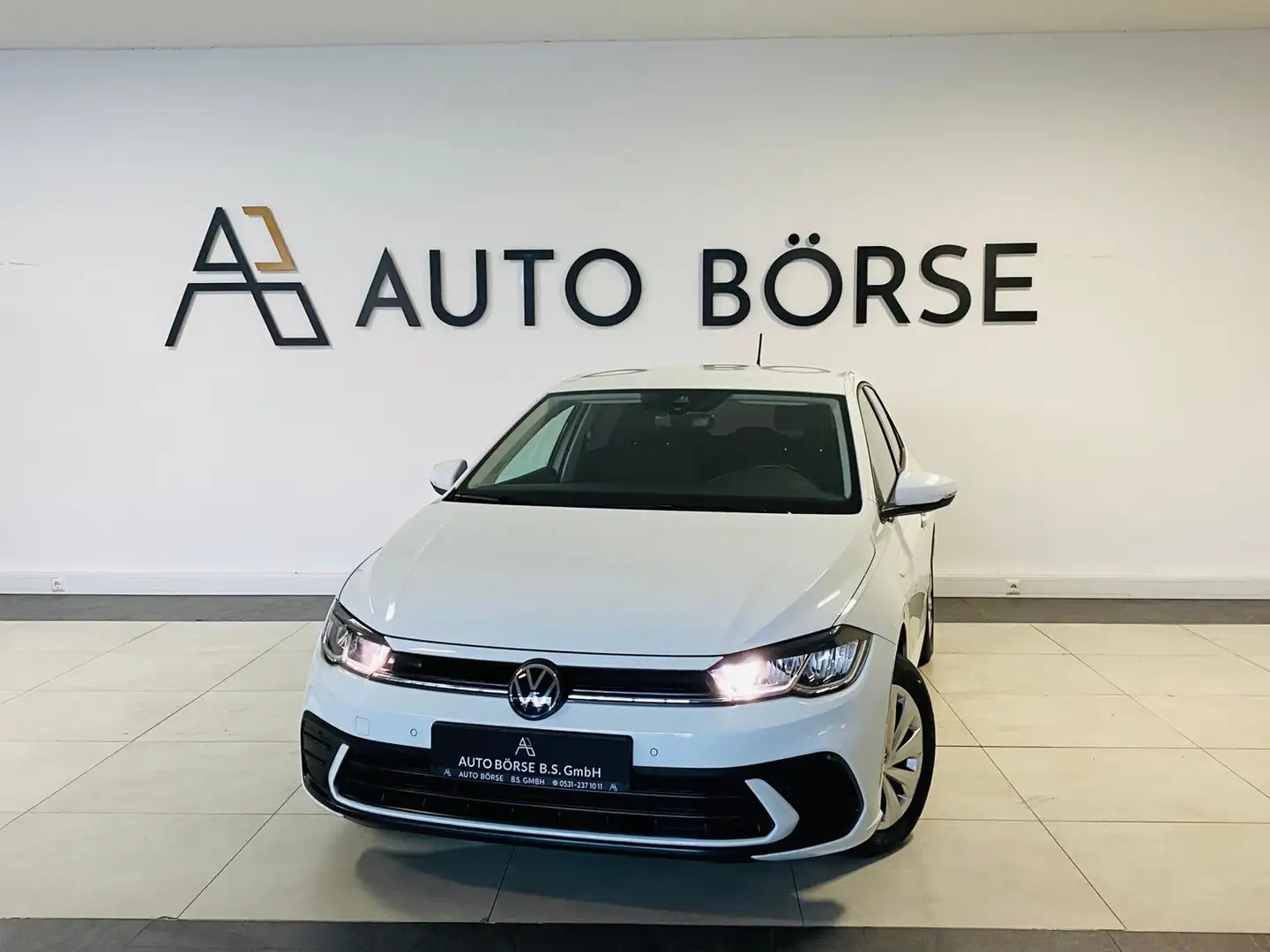 Volkswagen Polo VI 1.0 MPI LIFE*NAVI*KLIMA*PDC*ViCo*LED* Weiß - 1