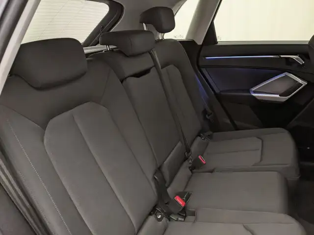 Audi Q3 view 9