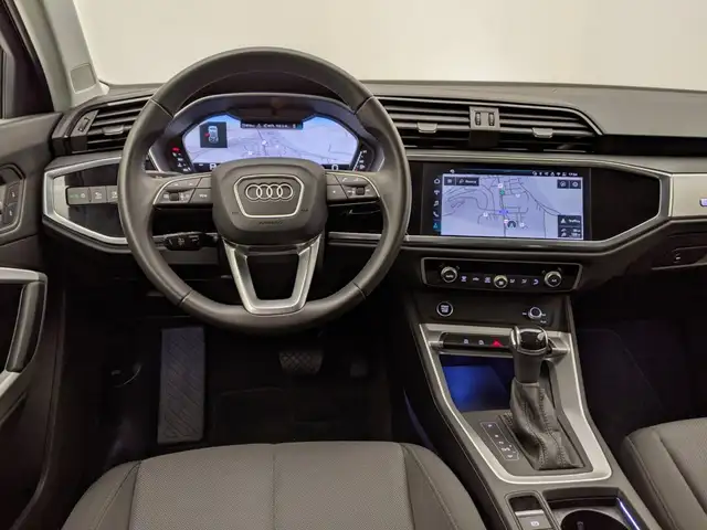 Audi Q3 view 7