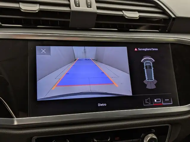 Audi Q3 view 14