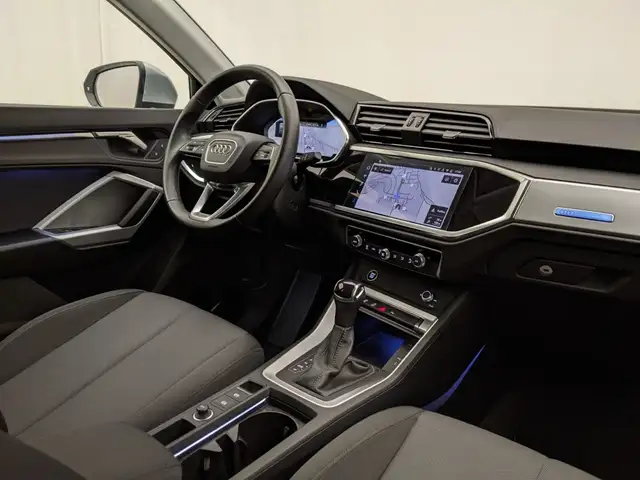 Audi Q3 view 6