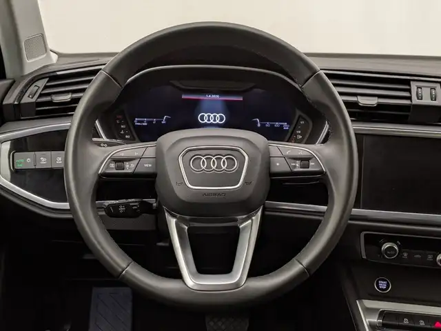 Audi Q3 view 12