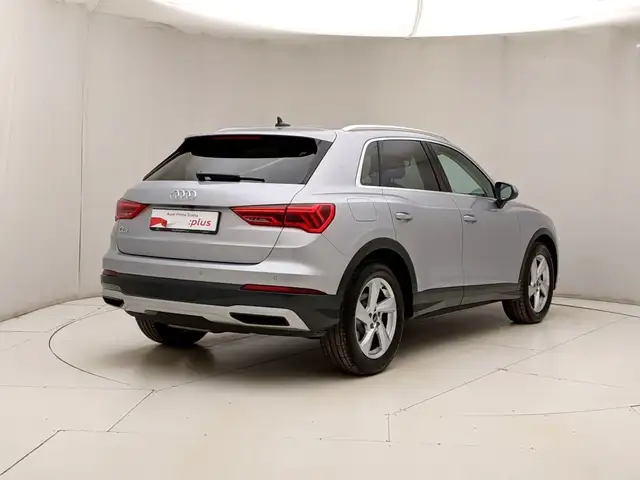 Audi Q3 view 4