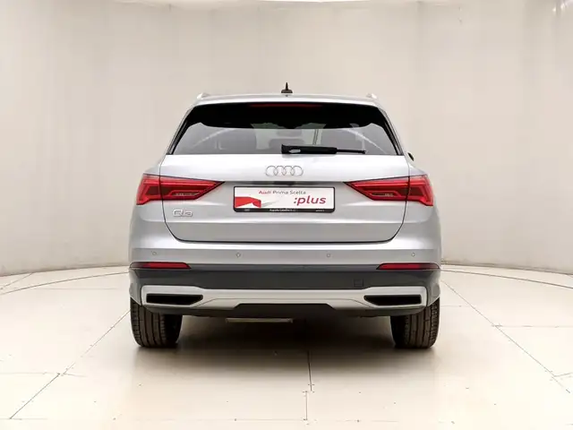 Audi Q3 view 5