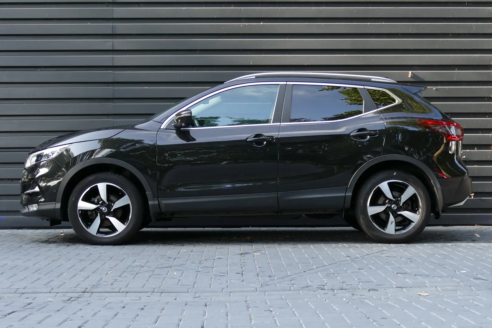 Nissan Qashqai 1.2 115PK N-CONNECTA / NAVI / CLIMA / PDC / 18"LMV Noir - 2