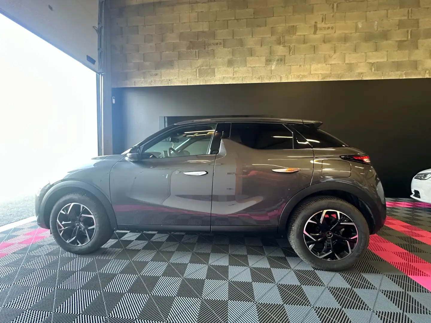 DS Automobiles DS 3 Crossback So Chic Gri - 2
