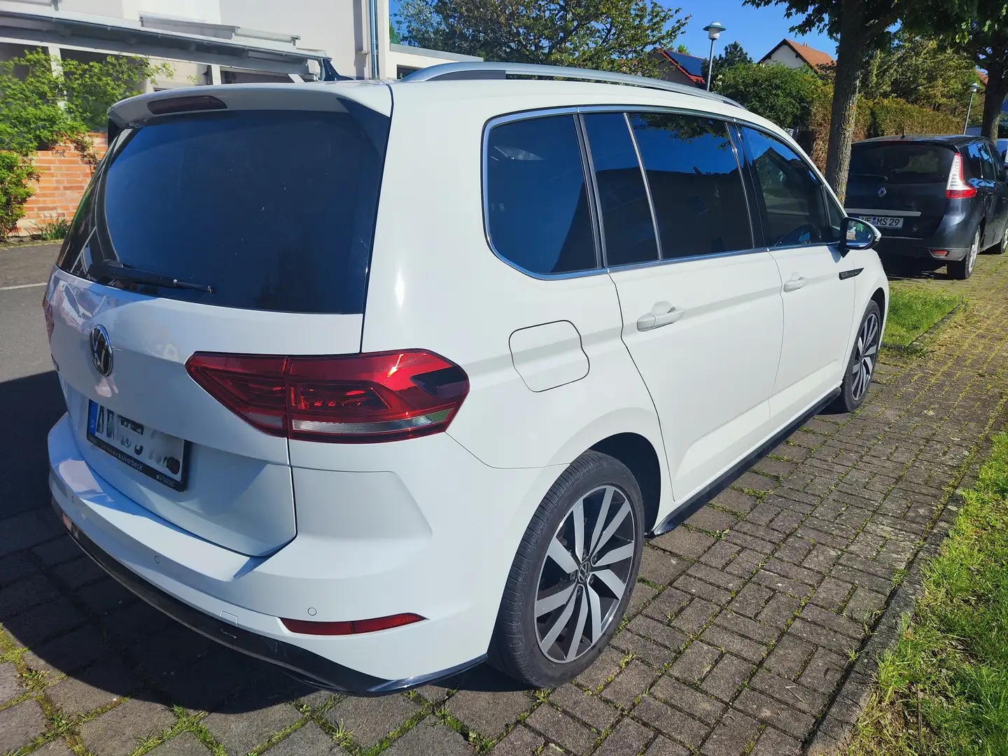 Volkswagen Touran Highline TDI LED ACC DSG Pano AHK R-Line Weiß - 1