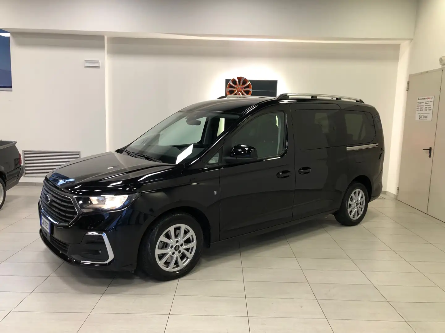 Ford Grand Tourneo Connect 2.0 EcoBlue 122 cv Powershift Titanium 7 p Negru - 1