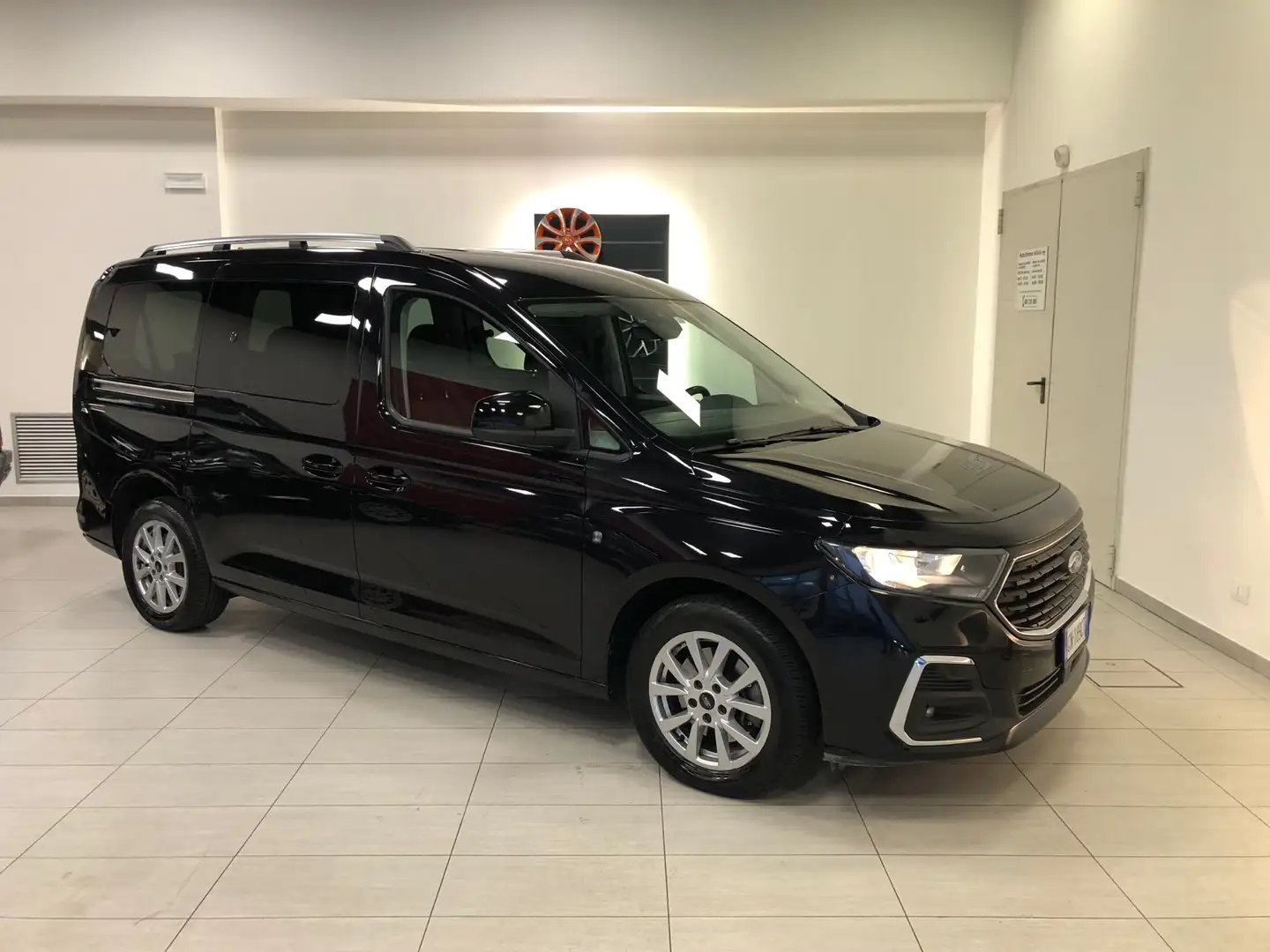 Ford Grand Tourneo Connect 2.0 EcoBlue 122 cv Powershift Titanium 7 p Чорний - 1