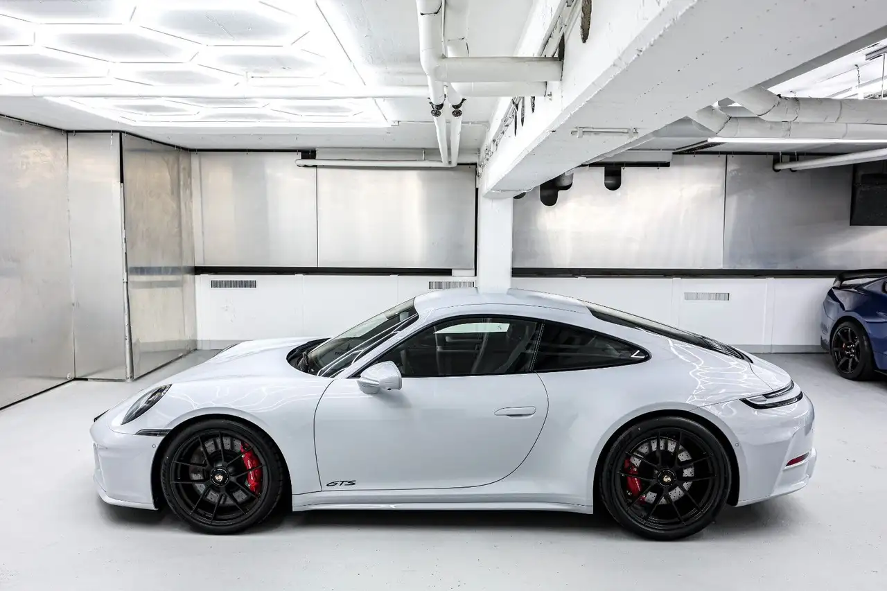 Porsche 992 GTS T-Hybrid 18 Wege GTS Paket Lift Carbon 13