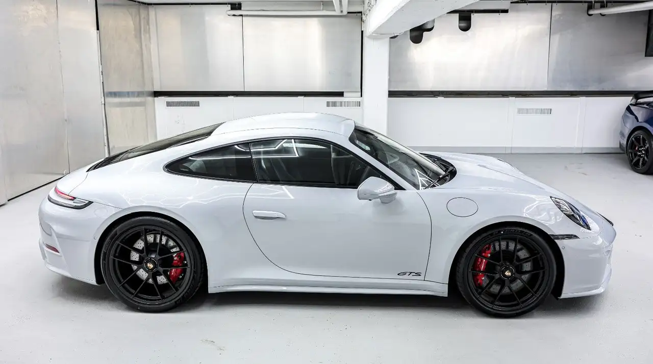 Porsche 992 GTS T-Hybrid 18 Wege GTS Paket Lift Carbon 14
