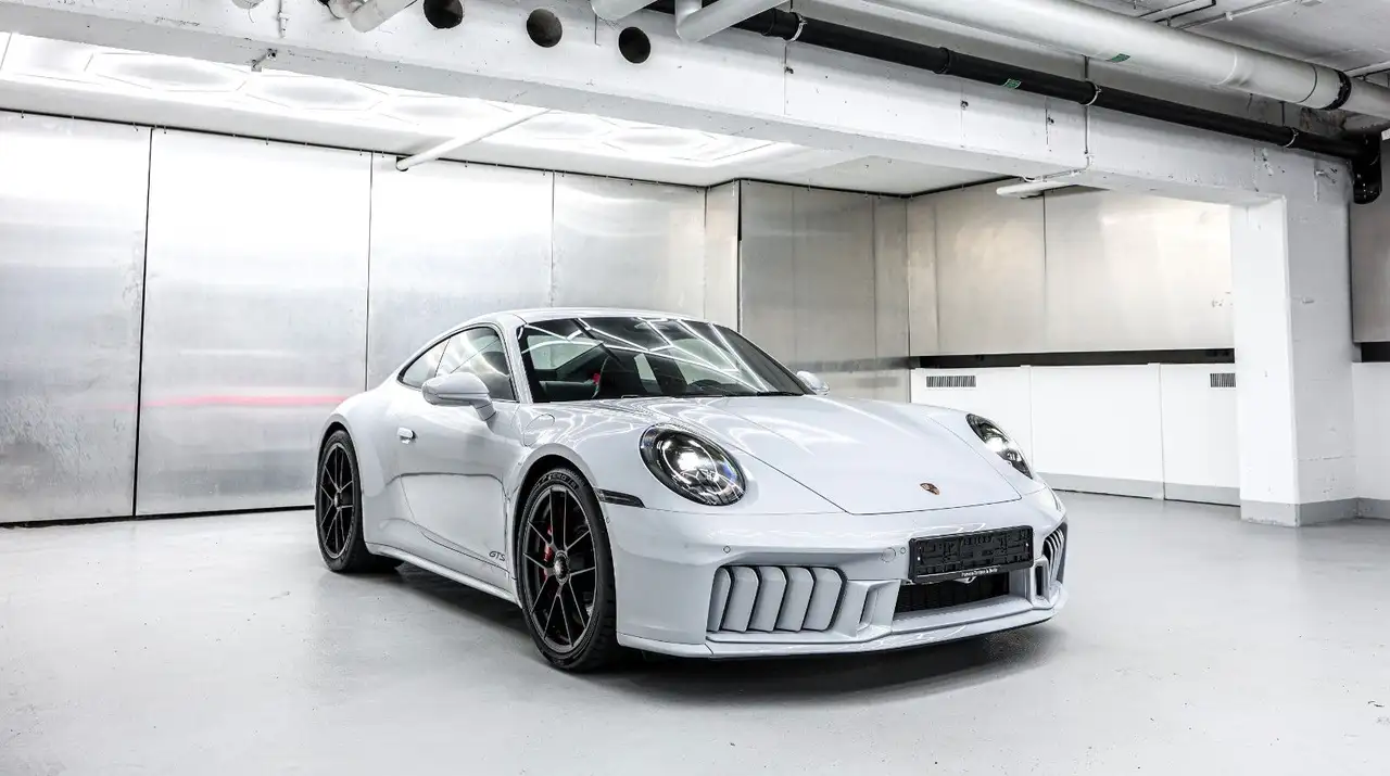 Porsche 992 GTS T-Hybrid 18 Wege GTS Paket Lift Carbon