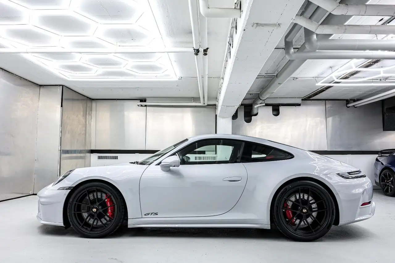 Porsche 992 GTS T-Hybrid 18 Wege GTS Paket Lift Carbon 12