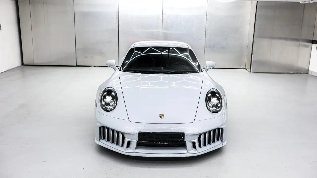 Porsche 992 GTS T-Hybrid 18 Wege GTS Paket Lift Carbon 3