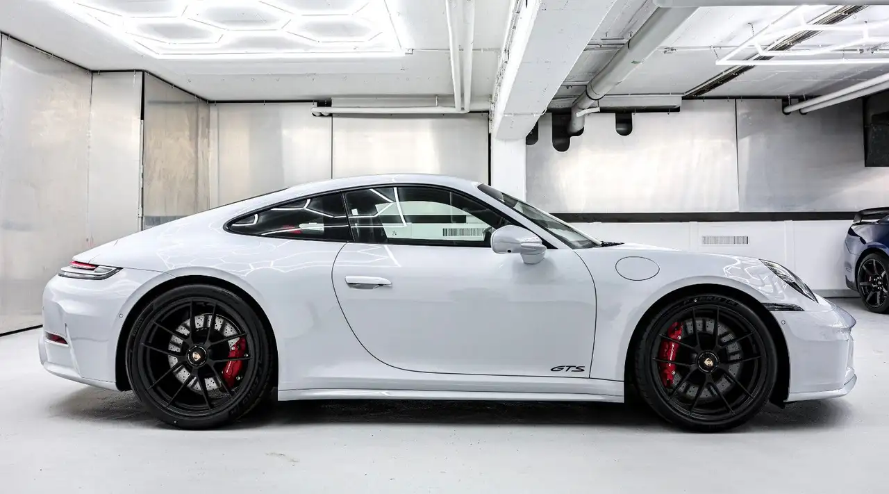 Porsche 992 GTS T-Hybrid 18 Wege GTS Paket Lift Carbon 15