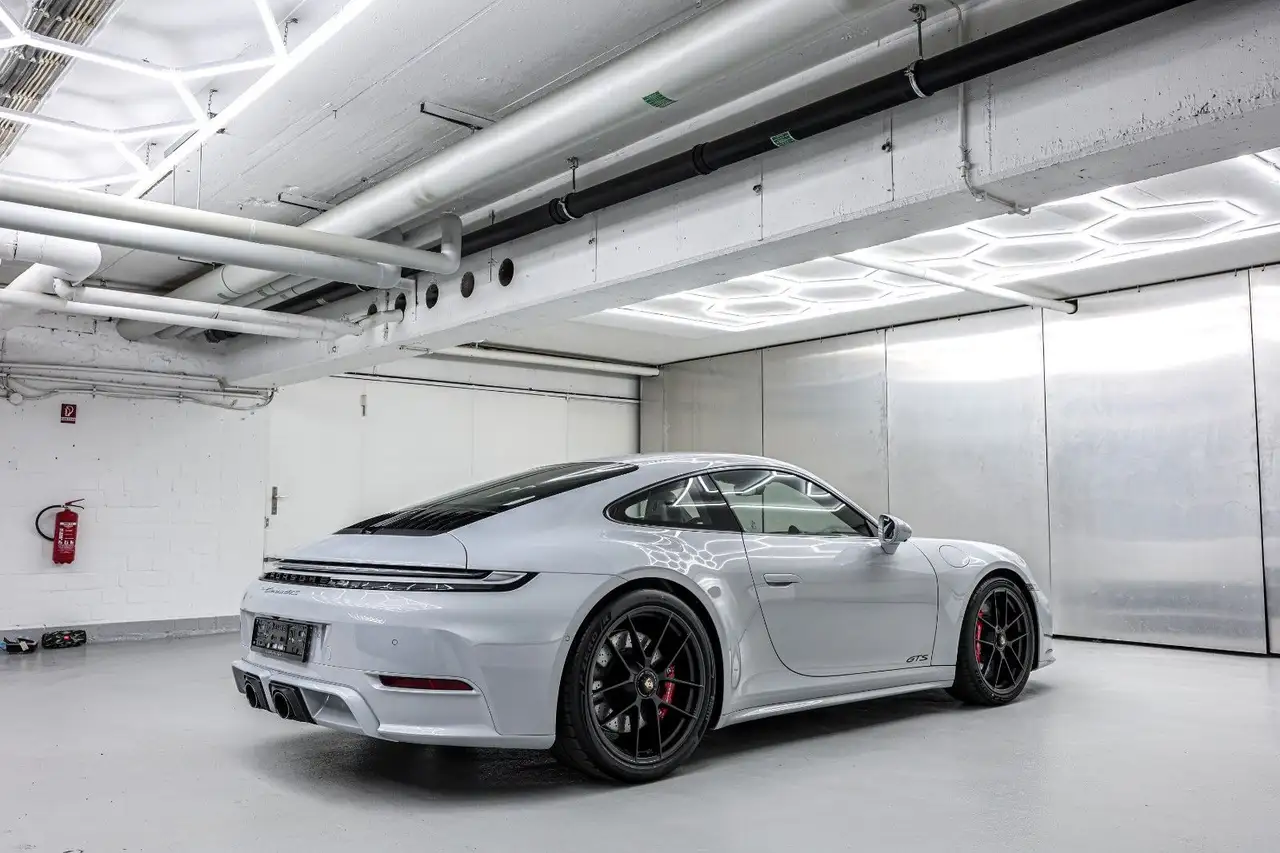 Porsche 992 GTS T-Hybrid 18 Wege GTS Paket Lift Carbon 11