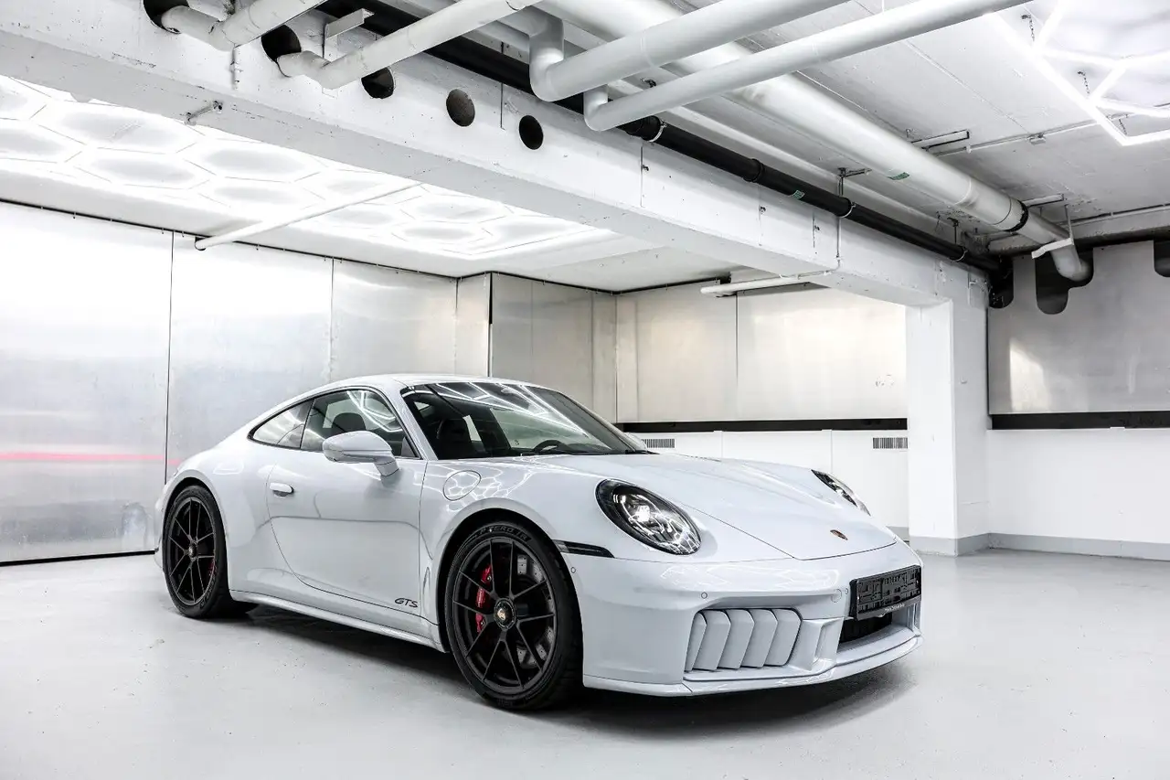 Porsche 992 GTS T-Hybrid 18 Wege GTS Paket Lift Carbon 2