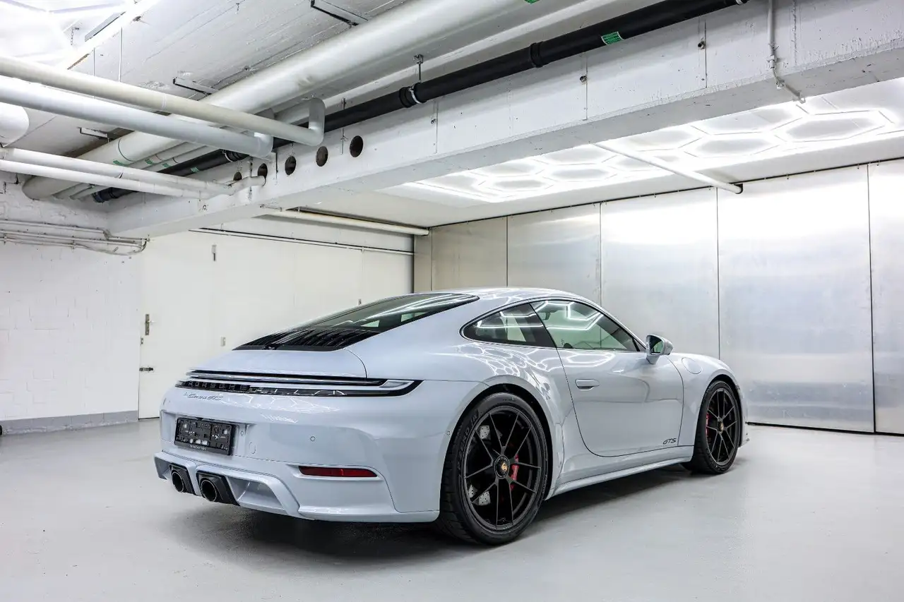 Porsche 992 GTS T-Hybrid 18 Wege GTS Paket Lift Carbon 10
