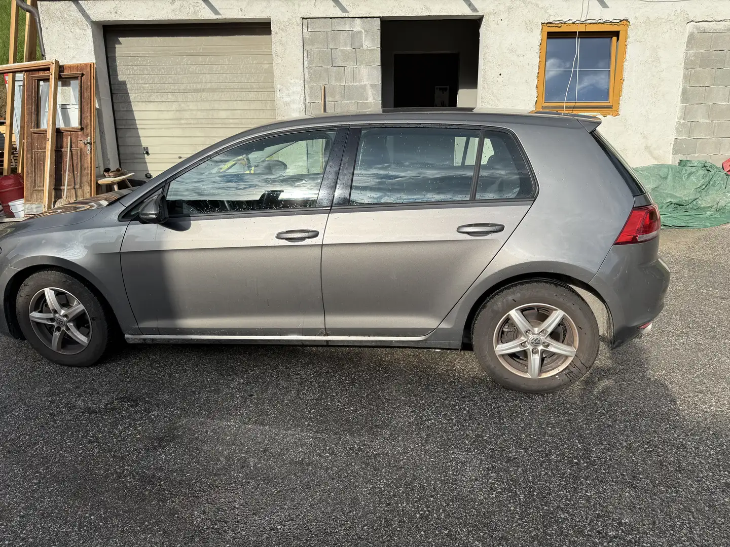 Volkswagen Golf - 1