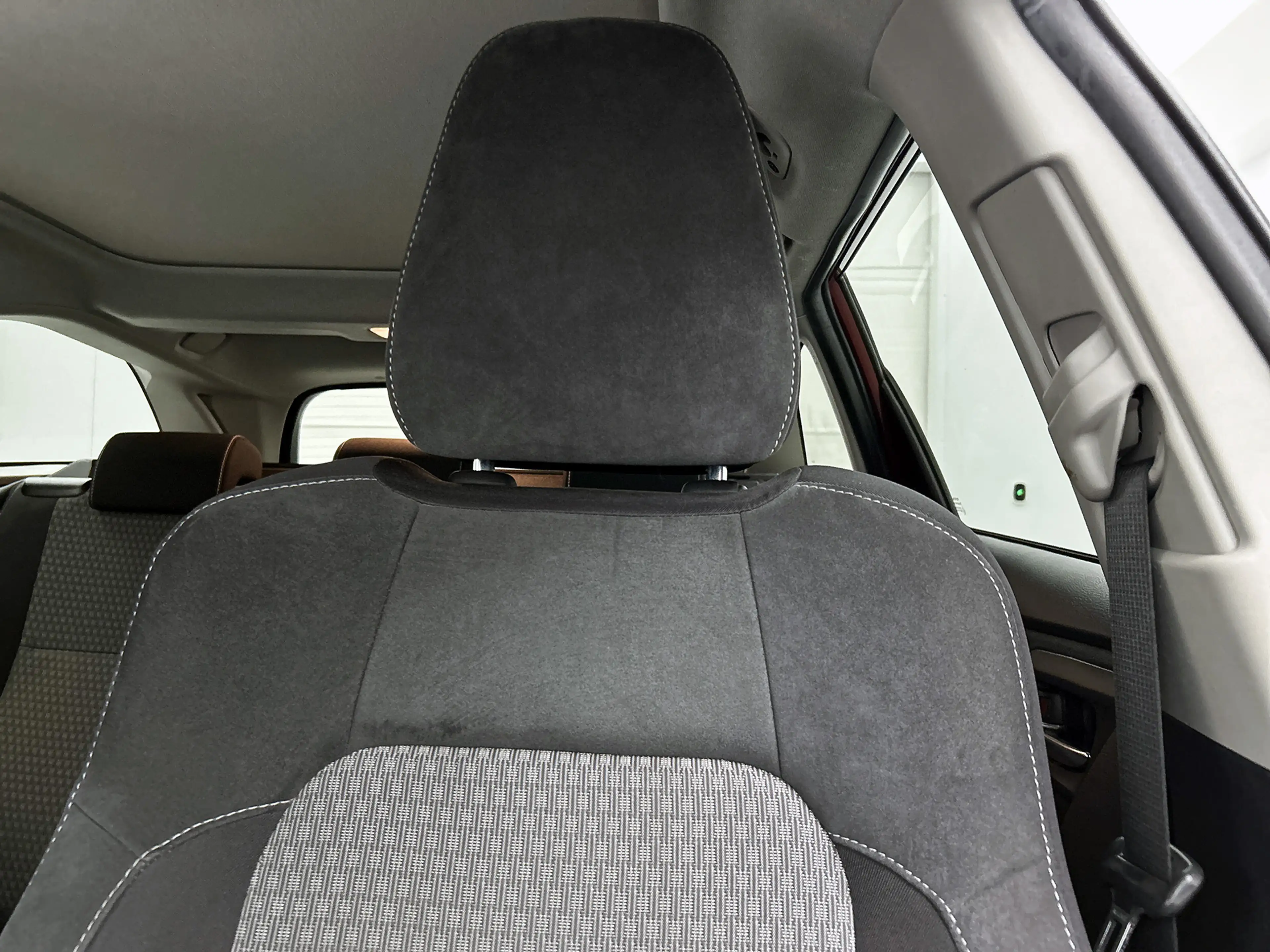 Toyota Auris Touring Sports 1.8 Hybrid Dynamic Ultimate | Stoel — photo 33