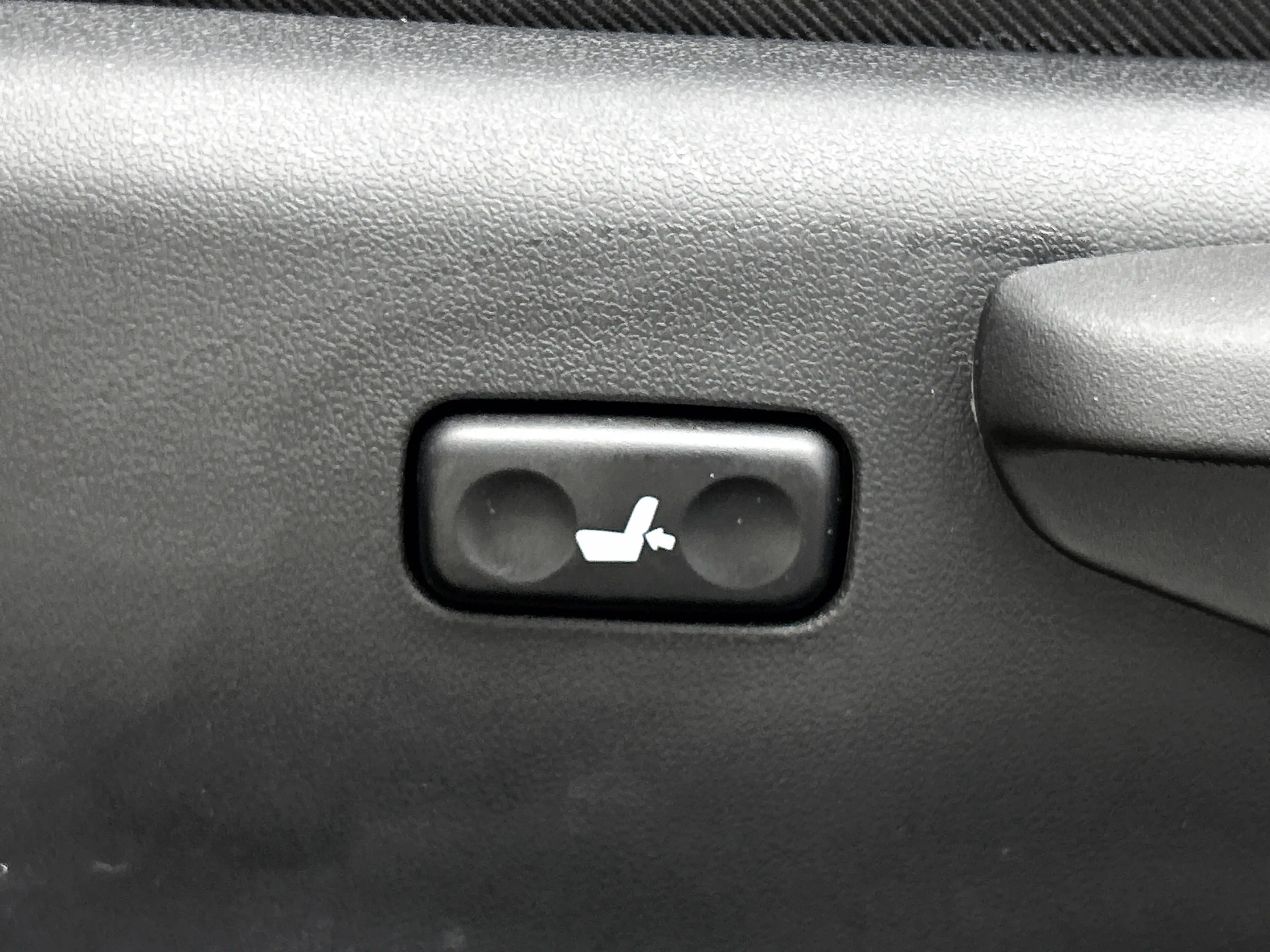 Toyota Auris Touring Sports 1.8 Hybrid Dynamic Ultimate | Stoel — photo 17