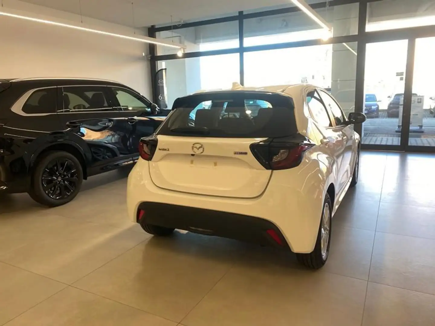 Mazda 2 1.5 VVT e-CVT Full Hybrid Electric Centre-Line Bianco - 2
