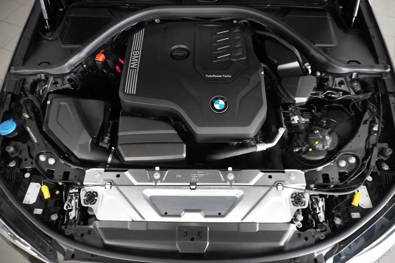 BMW 318 i Schwarz - 2