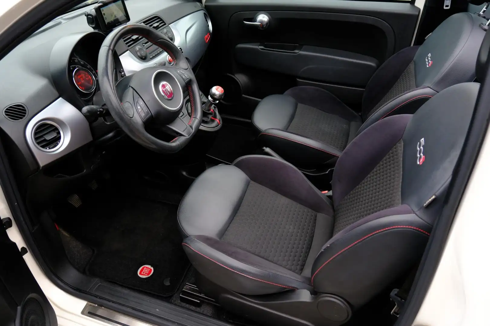 Fiat 500C 0.9 TwinAir Lounge Pano|Navi|Airco|LMV Wit - 2