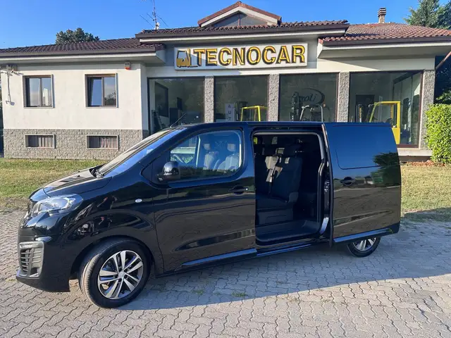 Peugeot Traveller 8 posti Passo lungo