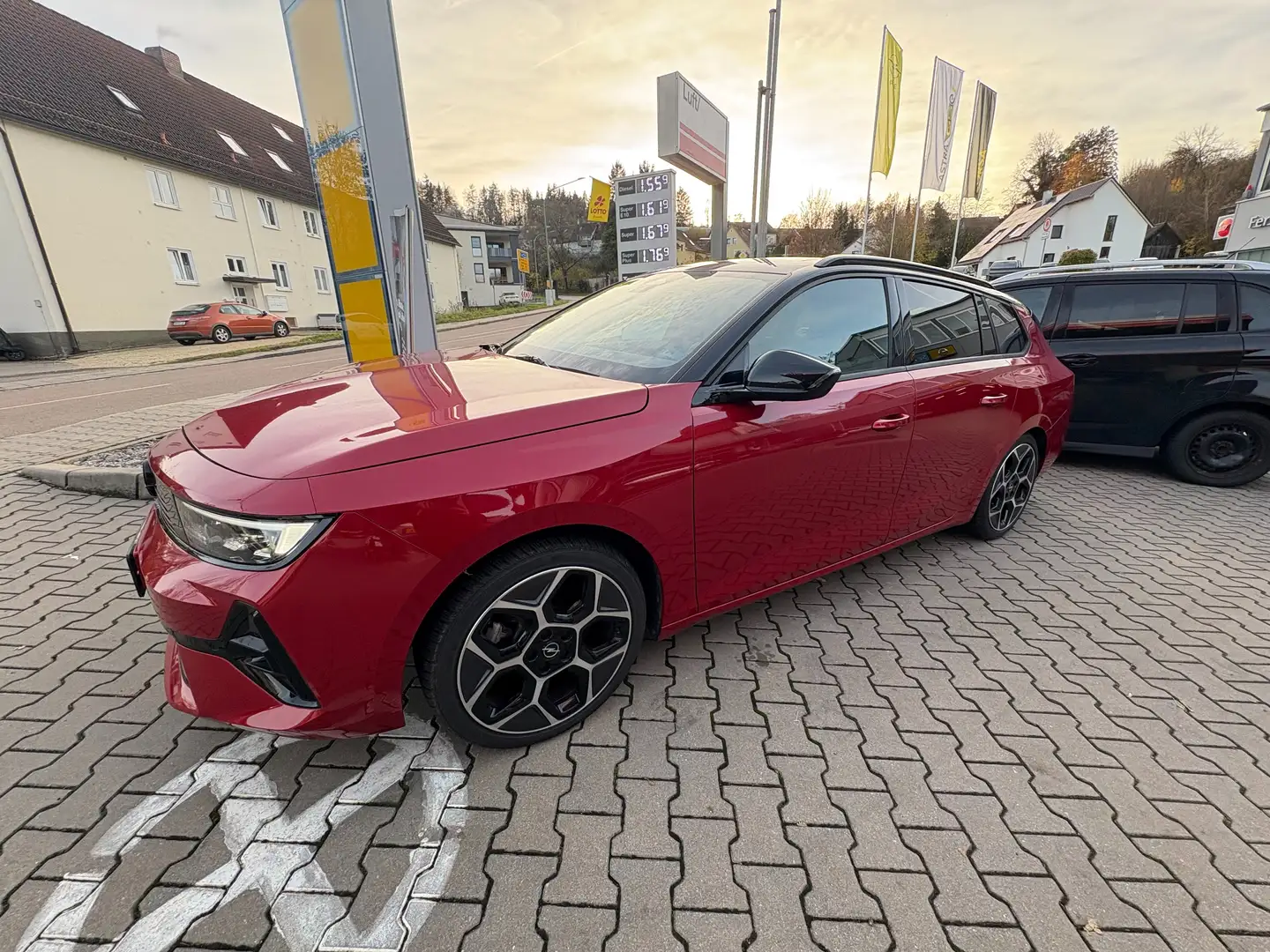Opel Astra Ultimate Paket Rot - 1