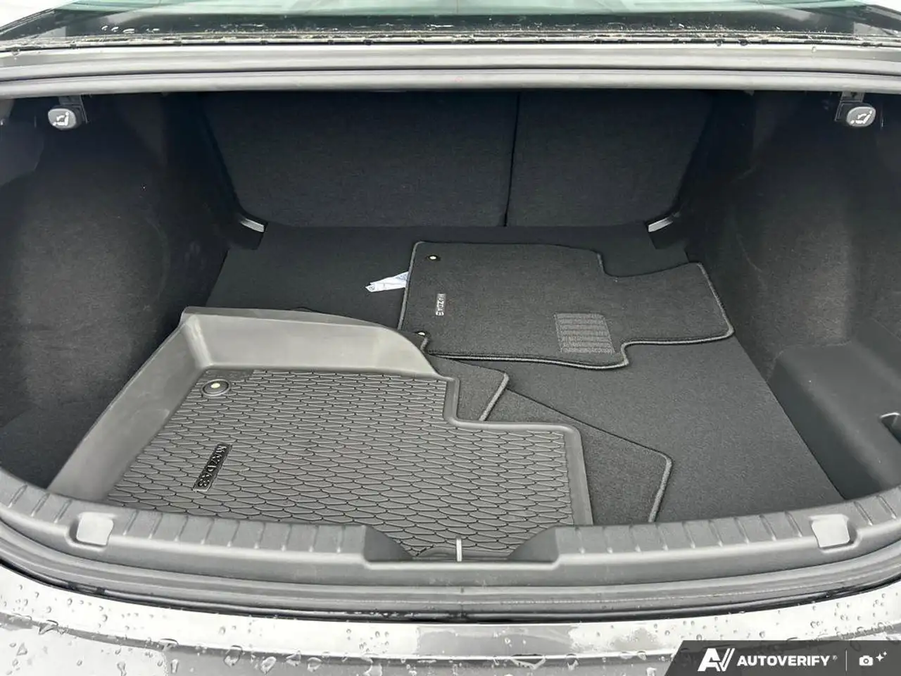 Mazda 3 снимка Mazda 3