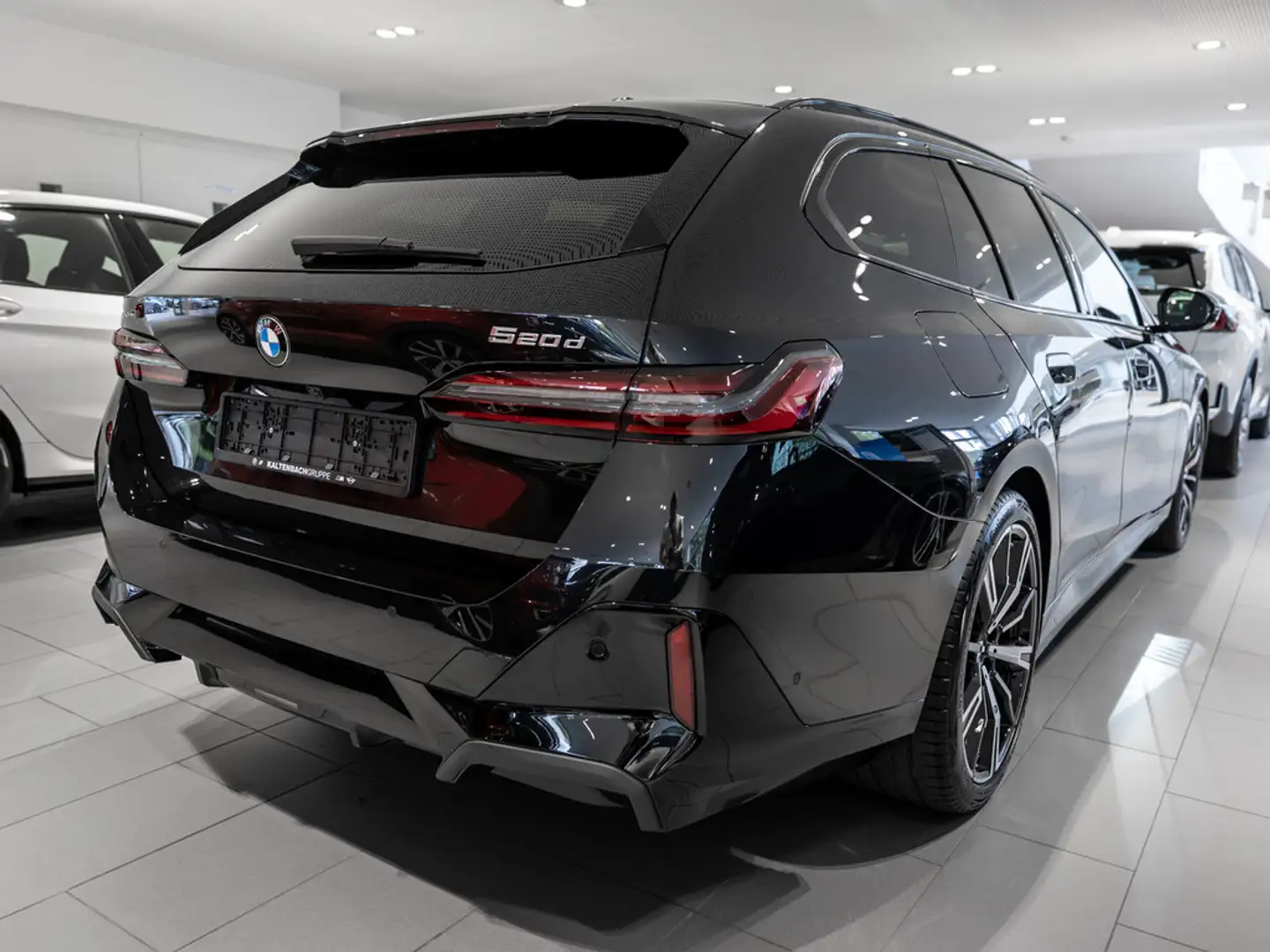 BMW 520 d Touring xDrive M-Sport Pro 360° LED HUD Schwarz - 2
