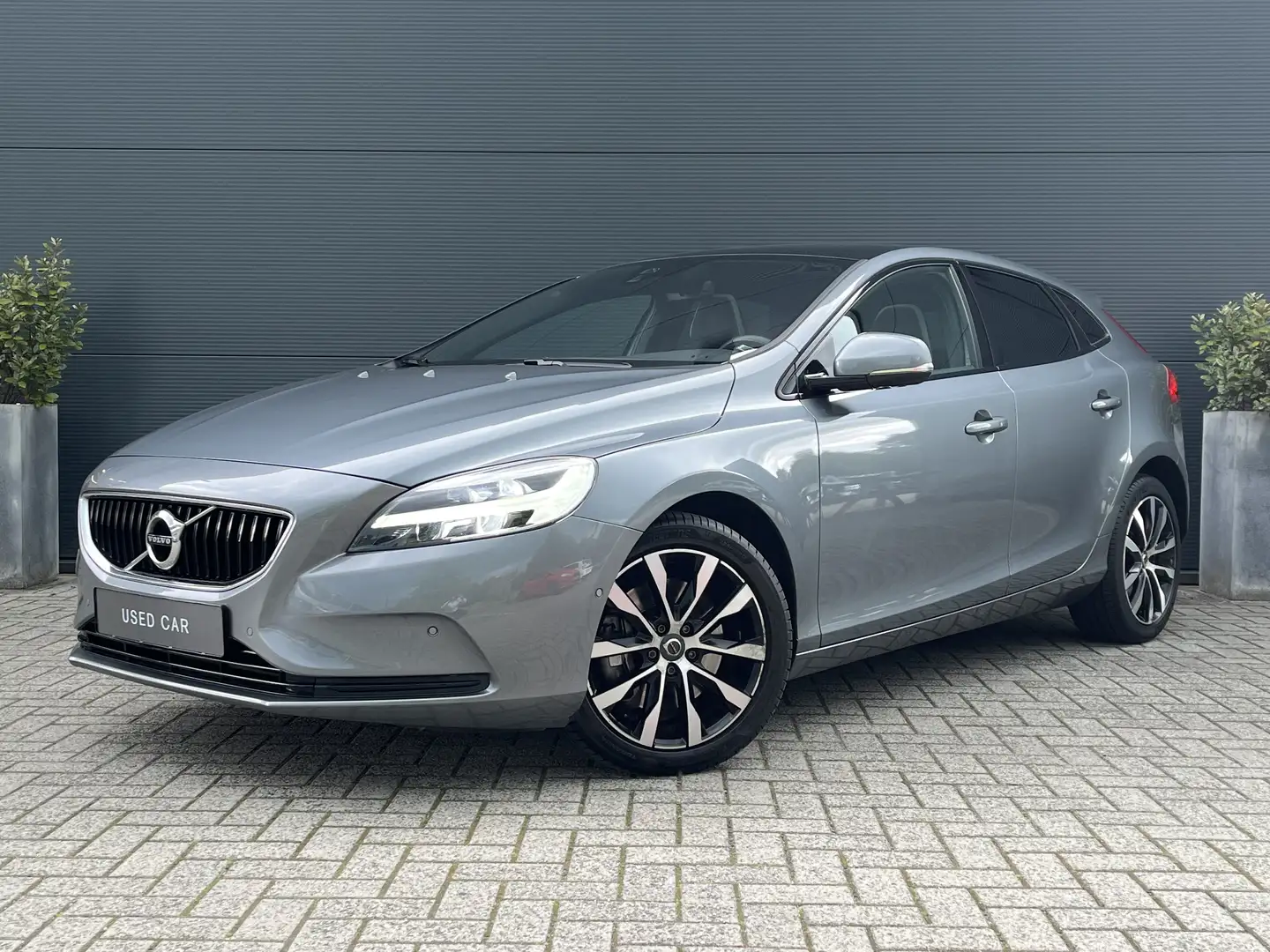 Volvo V40 1.5 T3 Dynamic Edition | Panoramadak | Keyless | C Grau - 1