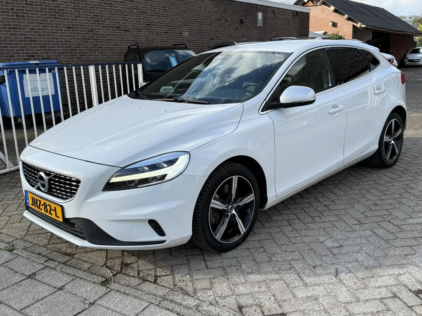 Volvo V40 1.5 T2 Geartronic R-Design Wit - 2