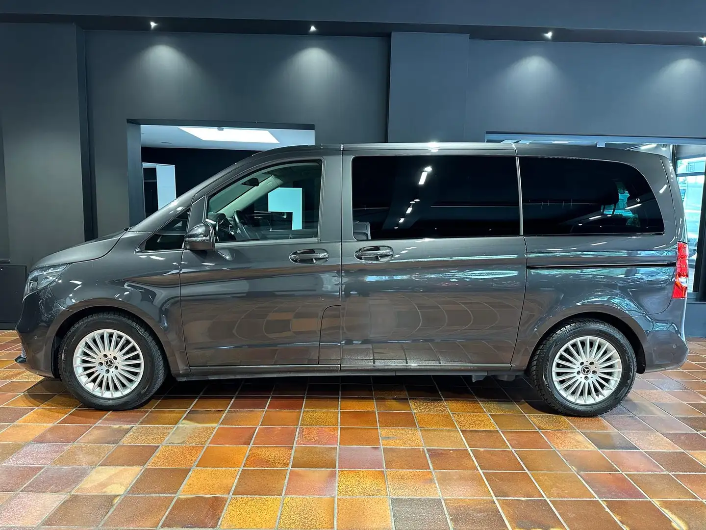 Mercedes-Benz V 220 KOMPAKT 2X EL.STÜR 2X KLIMA KAMERA AHK SPORTPAKET Grijs - 2
