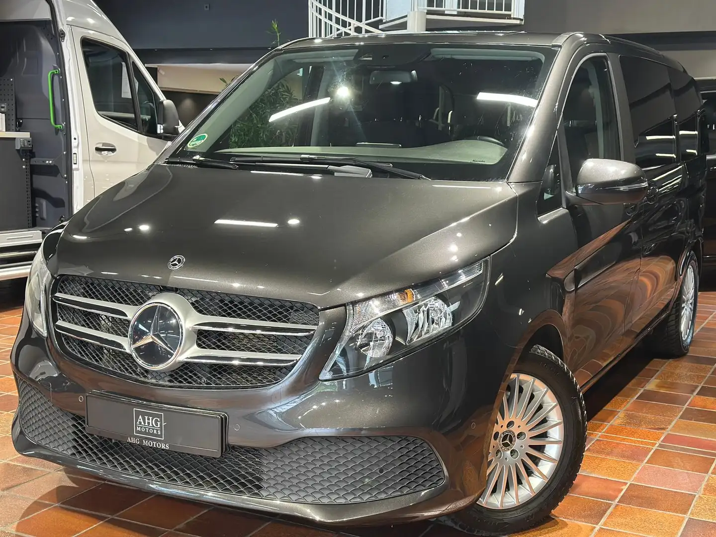 Mercedes-Benz V 220 KOMPAKT 2X EL.STÜR 2X KLIMA KAMERA AHK SPORTPAKET Grijs - 1