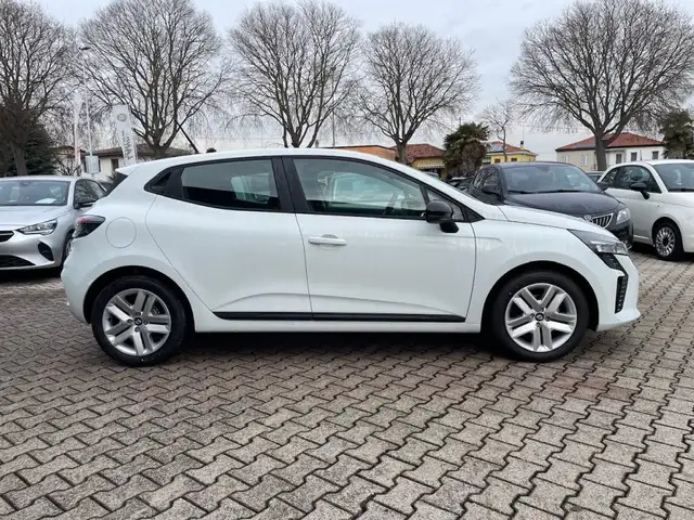 Renault Clio view 4