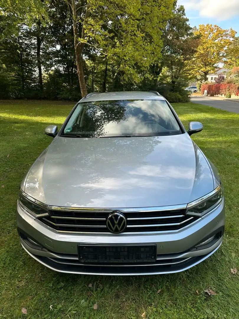 Volkswagen Passat Variant Business 1 HAND/NAVI/SHZ/PDC Plateado - 2