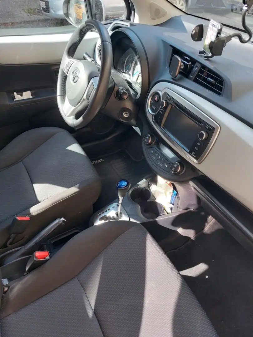 Toyota Yaris Yaris 1.5i VVT-i Hybrid Optimal Go E-CVT (Flee Argent - 2
