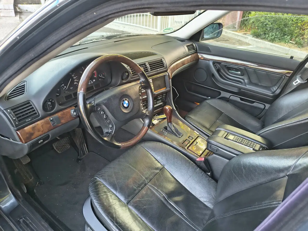 BMW 735i, foto 6