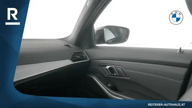 BMW 3 Series view 24