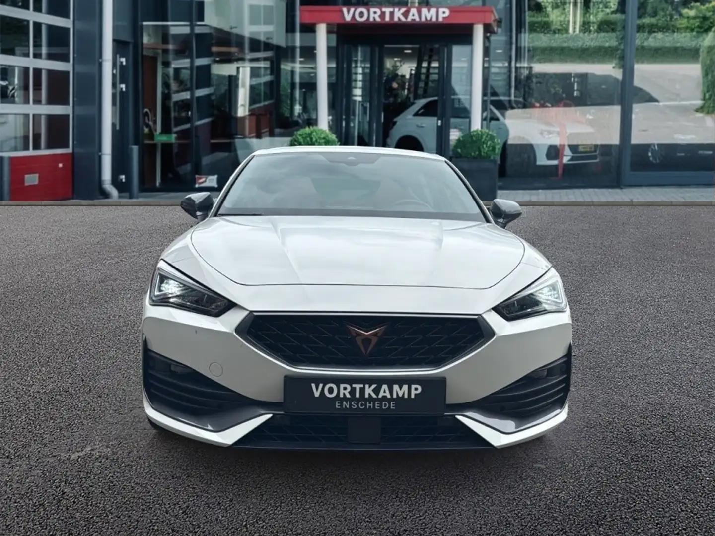 CUPRA Leon 1.4 TSI DSG E-HYBRID CAMERA/MEMORY/NAVI/CARPLAY/AC Wit - 2