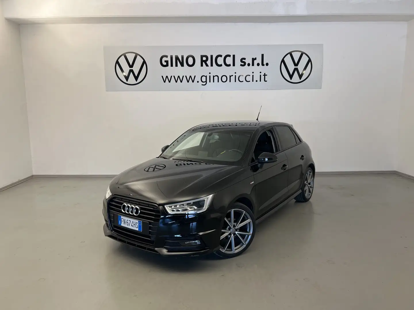 Audi A1 SPB 1.4 TDI Admired Schwarz - 1